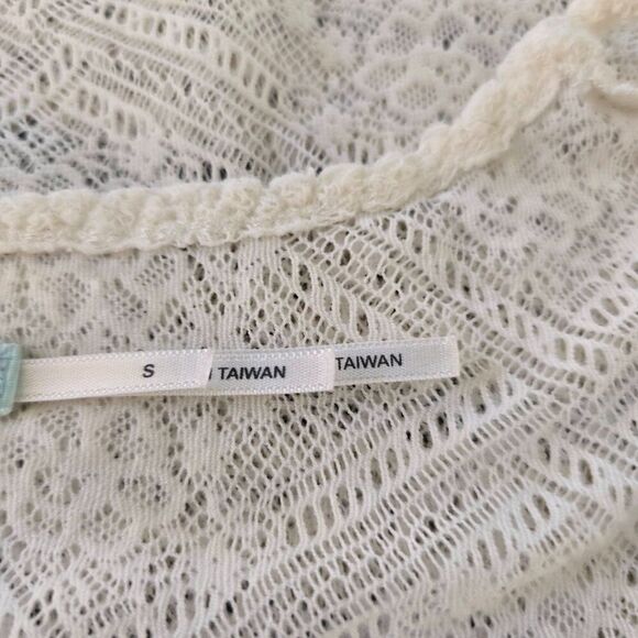 Kimchi Blue Urban Outfitters Off White Lace Short Sleeve Shirt Size Small - Picture 8 of 9